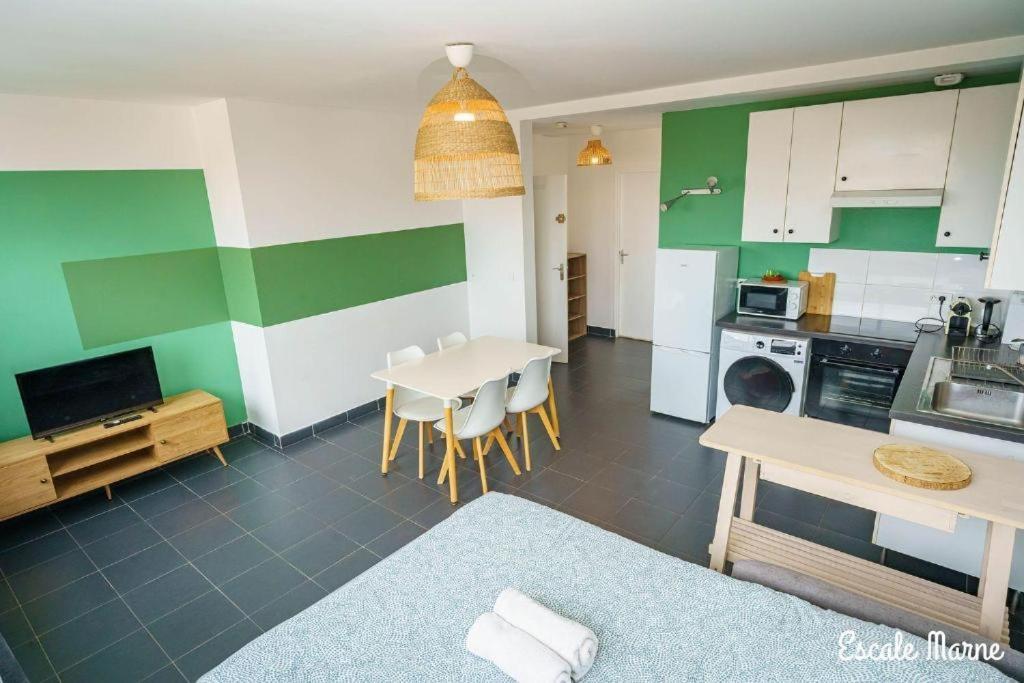 Escale-Marne Fr - 202 - Free Parking - Free Luggage Storage - All Equipped - Linen Included - Washing Machine - 10Mn Walk Metro 8 - Rer A - Panoramic View - From 1 To 14 Guests Maisons-Alfort Habitación foto